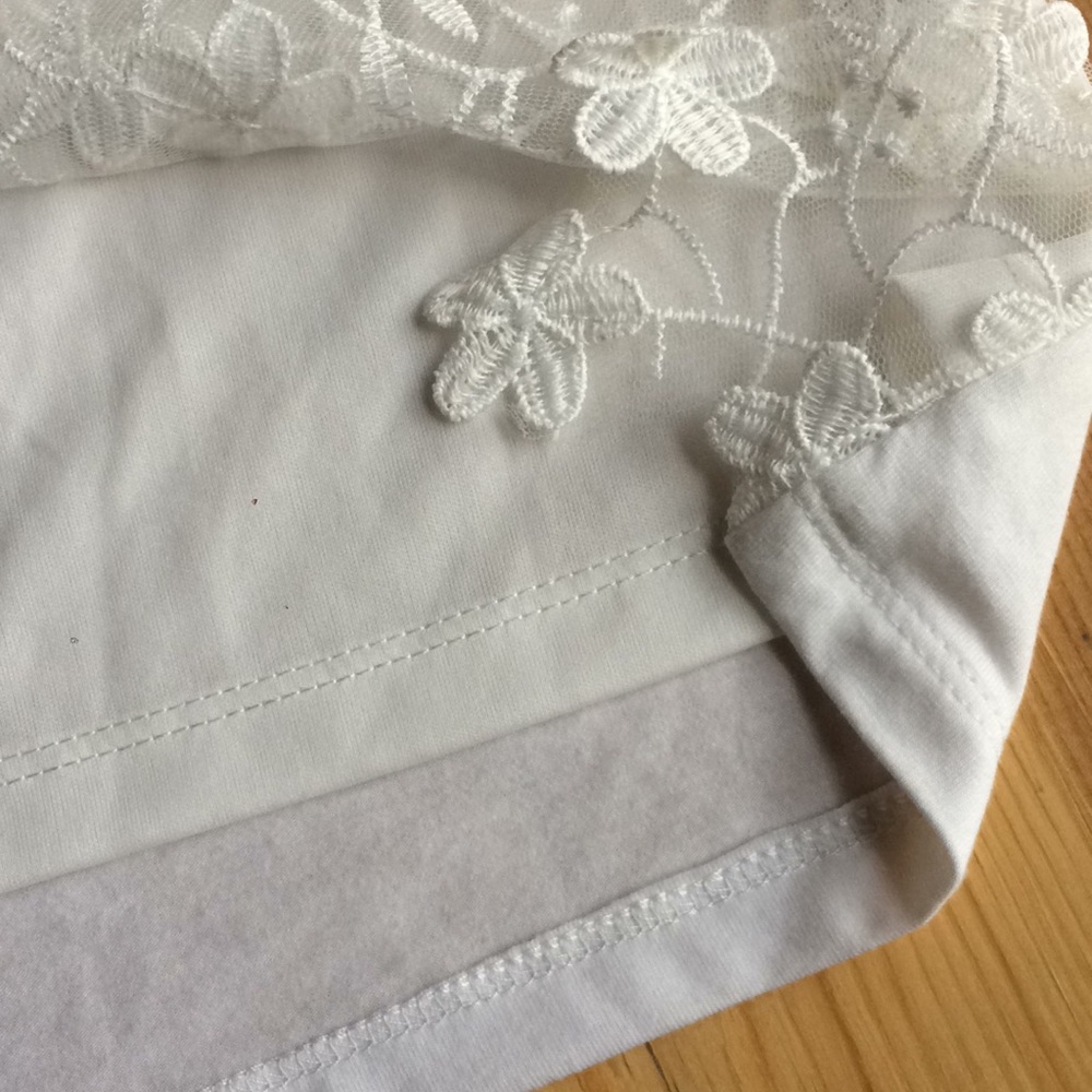 Adiva S white floral scalloped lace overlay sleeveless top - Picture 6 of 9